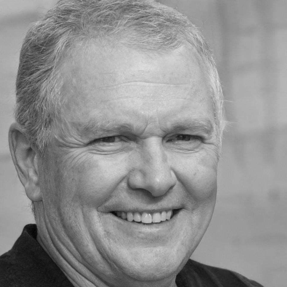 Retrato profesional de Iñigo Etxeberria coordinador de talleres