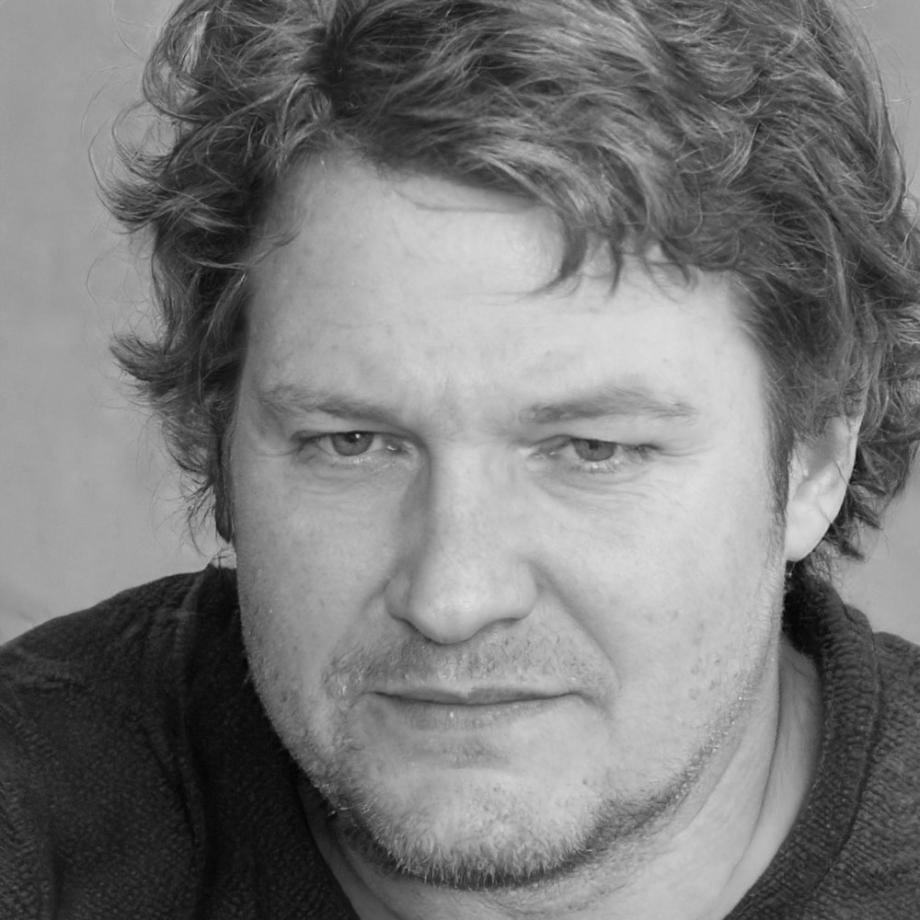 Instructor Linus Bergström especialista en rock y metal